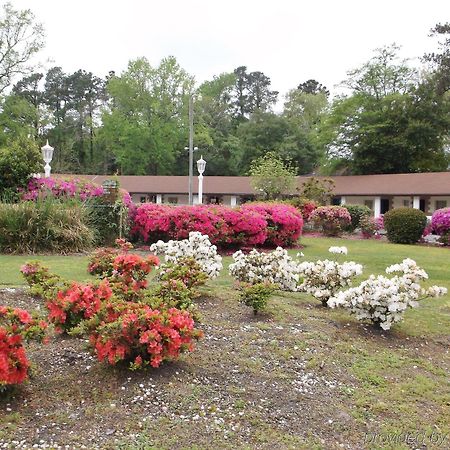 Azalea Inn & Suites Wilmington Exterior foto