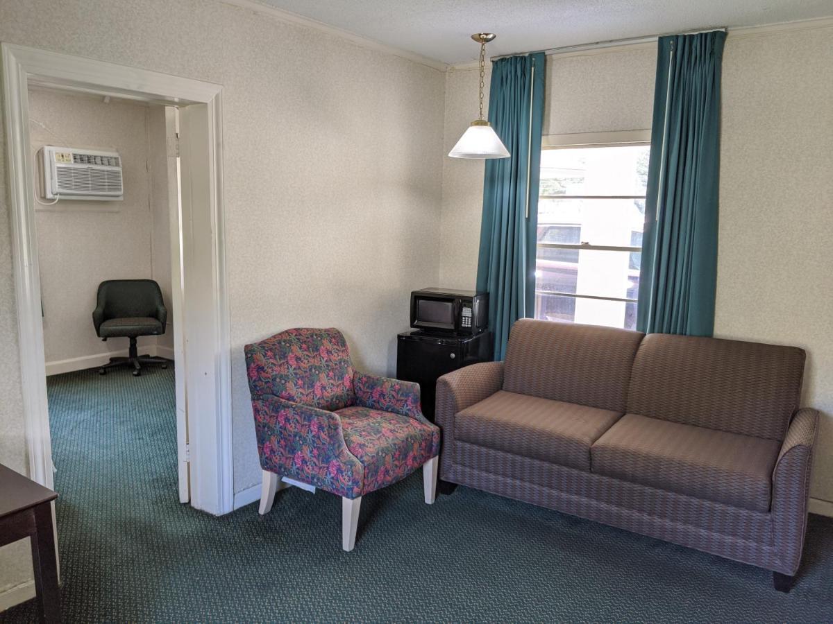 Azalea Inn & Suites Wilmington Exterior foto